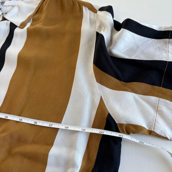 Denim & Flower SS Button Down Shirt - Picture 6 of 7